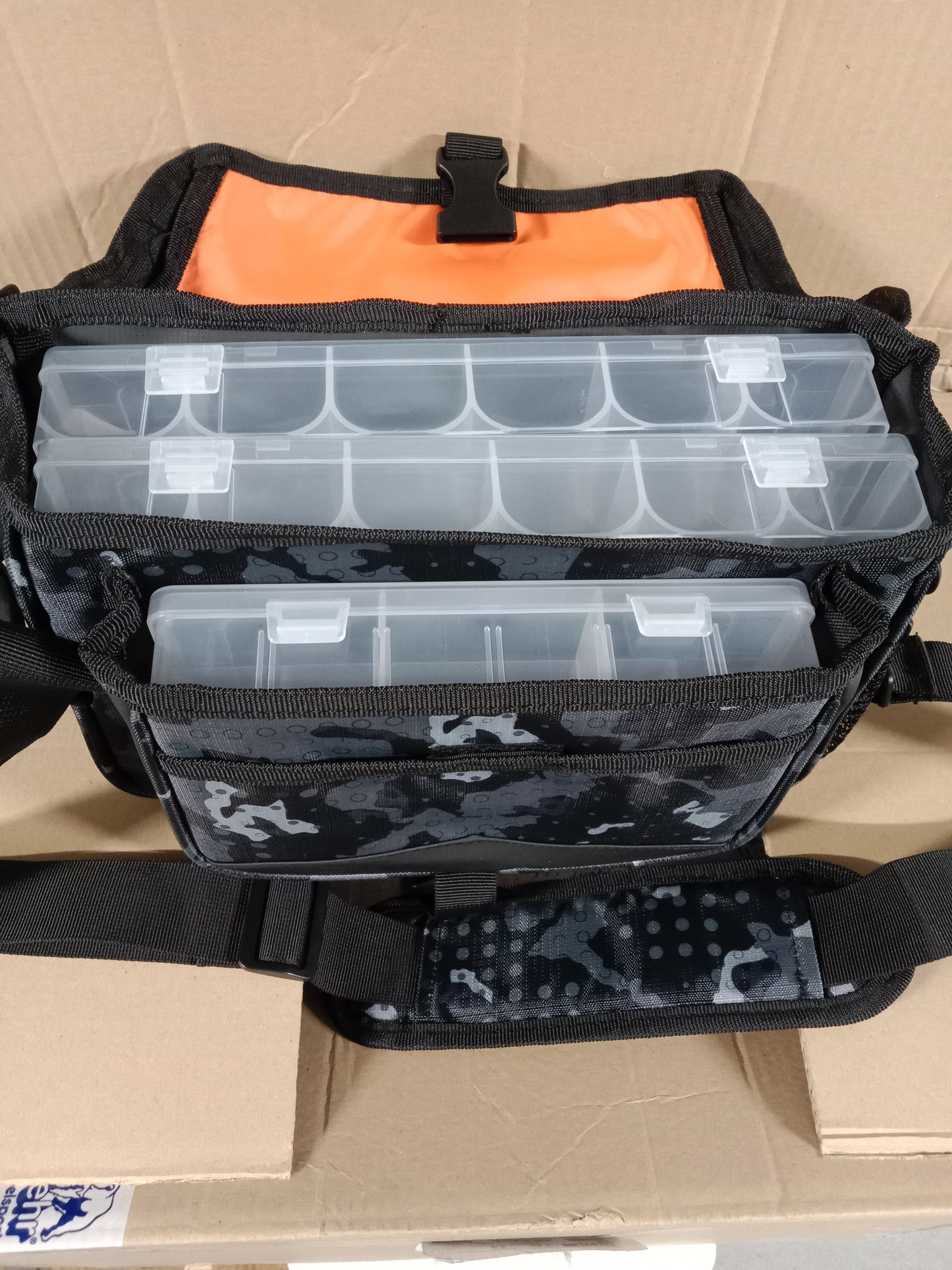 Behr Ranger 5  Angeltasche 28x8x19 mit 3 Boxen
